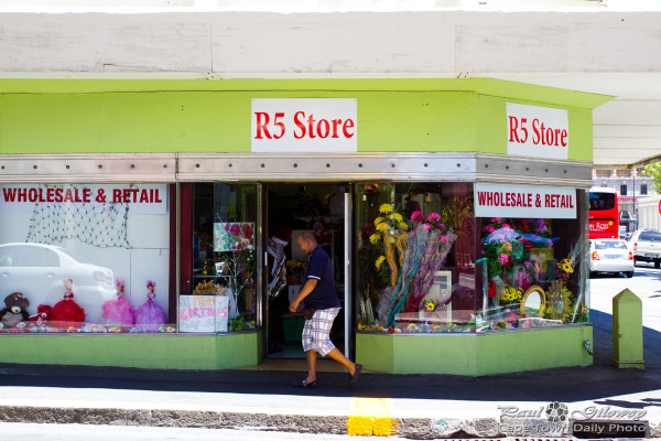 Inner City : R5 Store on Plein Street